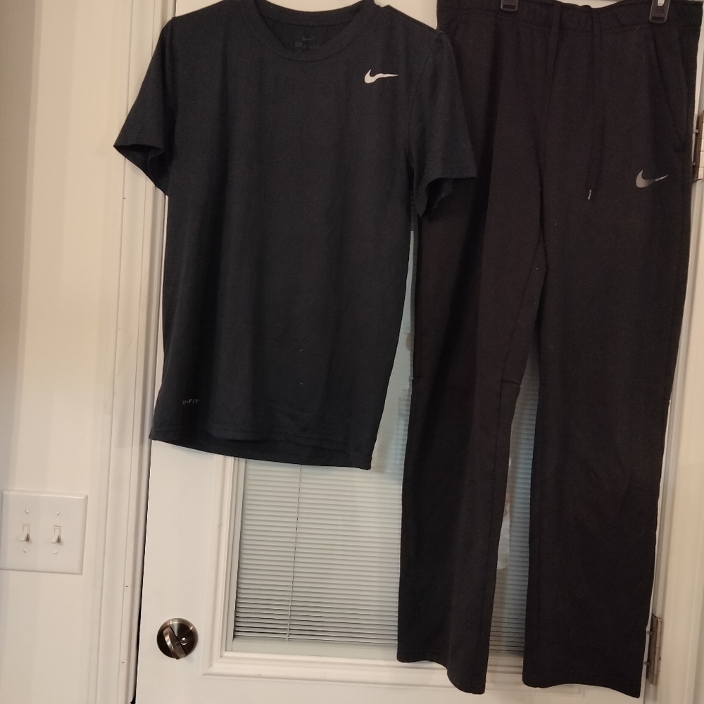 Youth/Junior Boys nike Black T-Shirt and Pants Set